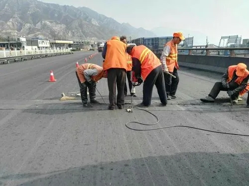 钟楼道路桥梁病害治理